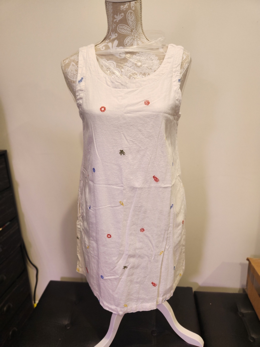 C&C California White Sleeveless Embroidered Midi Dress